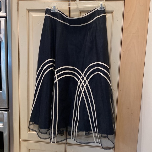 Ann Taylor loft black and cream piping w a mesh overlay - Picture 3 of 5